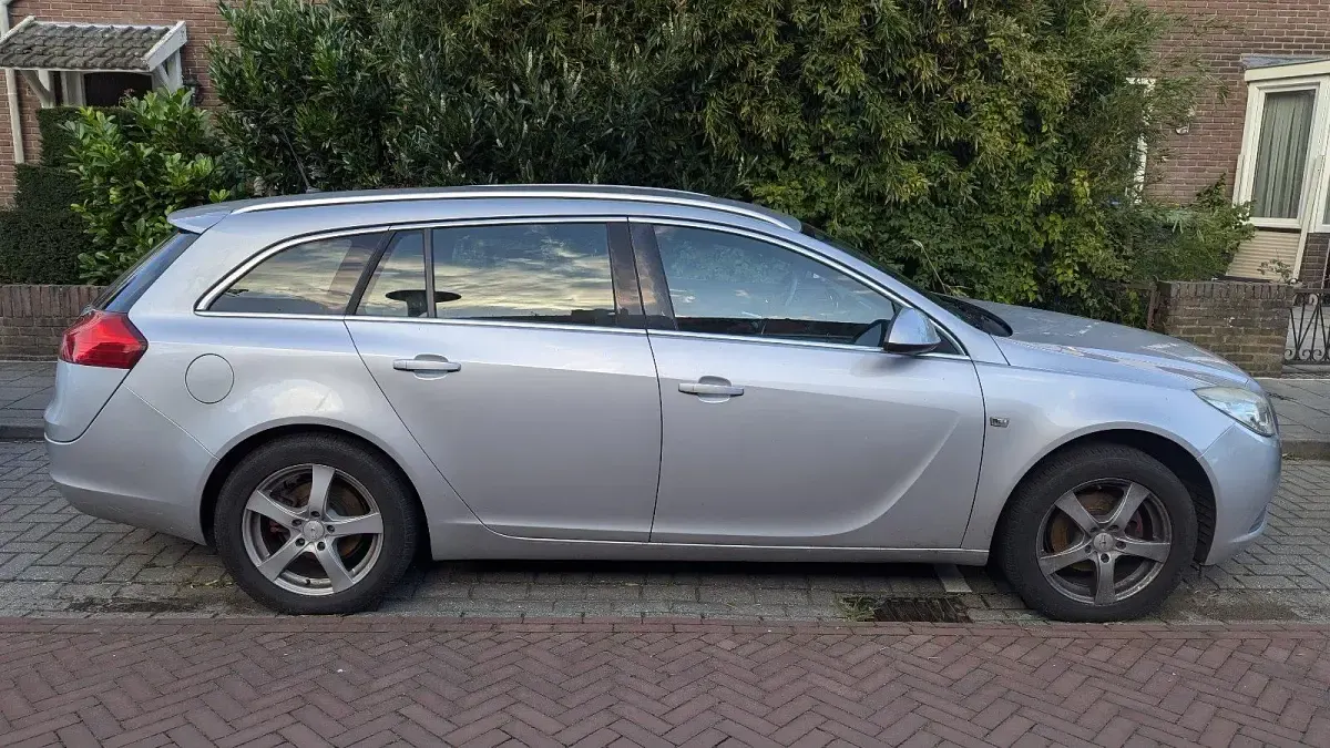 Gebraucht Opel Insignia 140 PS (102 kW) 2010 Silber Kombi