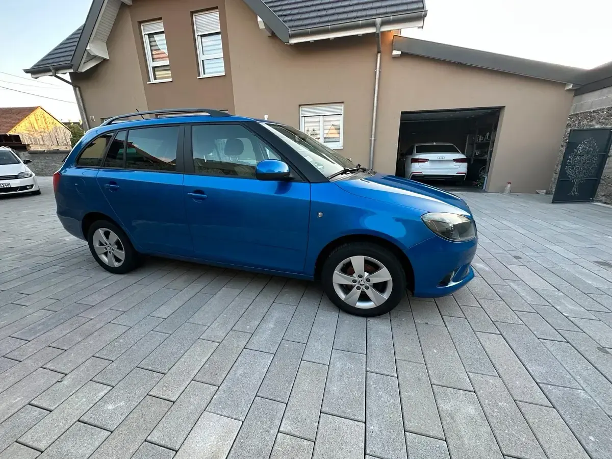 Gebraucht Skoda Fabia 68 PS (50 kW) 2014 Blau Kombi
