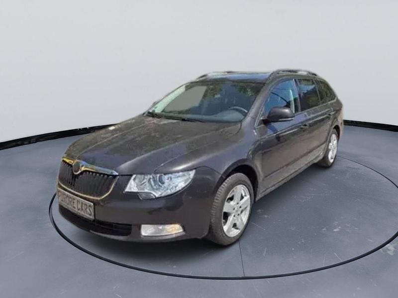 Gebraucht Skoda Superb Comfort 140 PS (102 kW) 2011 Braun Kombi