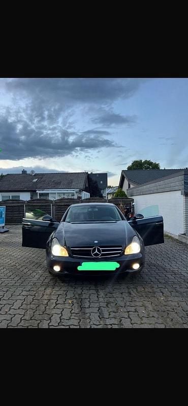 Blau Gebraucht 2008 Mercedes CLS320 Coupé | 4.599 € (Superpreis) - Bild 1/4