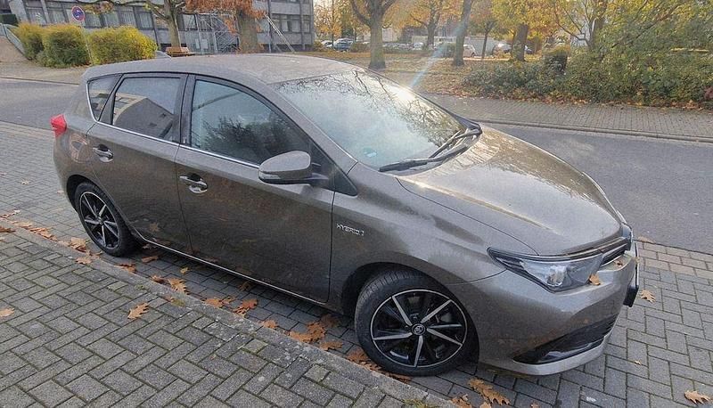 Gebraucht Toyota Auris Hybrid Team 136 PS (100 kW) 2018 Braun Limousine
