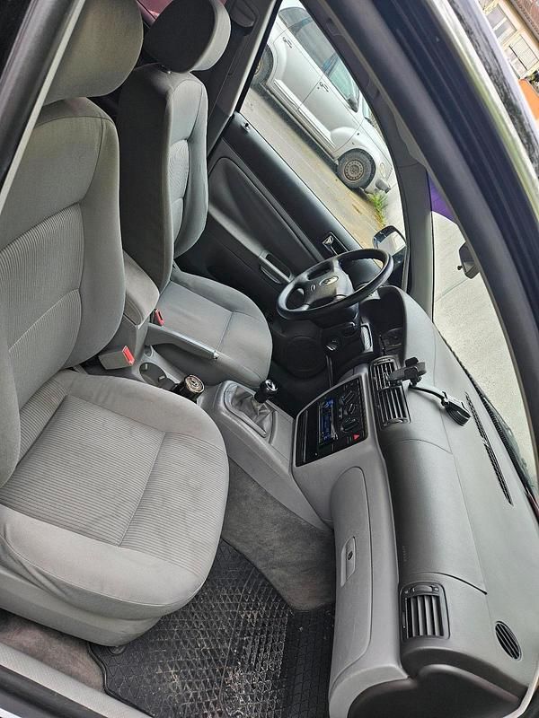 Gebraucht VW Passat 101 PS (74 kW) 2001 Schwarz Limousine