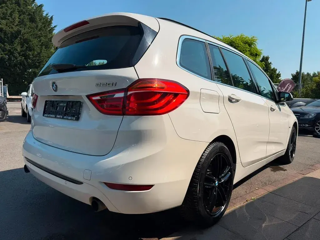 Gebraucht BMW 220 Gran Tourer Sport Line 192 PS (141 kW) 2016 Weiß Van / Kleinbus