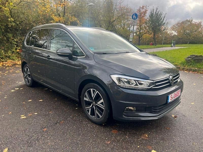 Grau Gebraucht 2020 VW Touran Van / Kleinbus | 16.999 € (Superpreis) - Bild 1/4