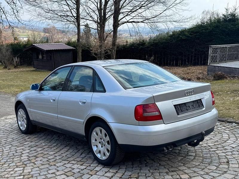 Gebraucht Audi A4 Sport 90 PS (66 kW) 2000 Silber Limousine