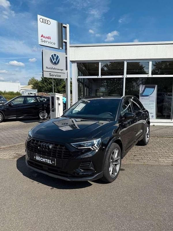 Mythosschwarz metallic Gebraucht 2025 Audi Q3 Advanced SUV | 51.850 € - Bild 1/4