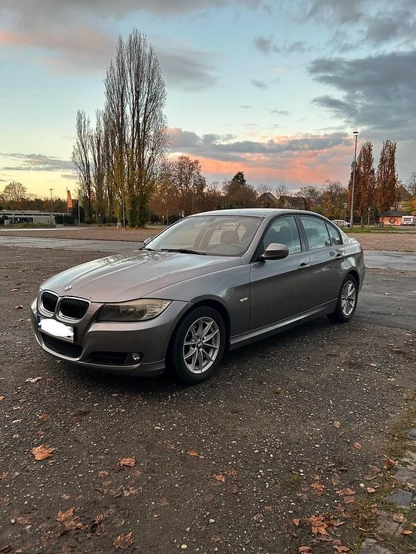 Gebraucht BMW 320 170 PS (125 kW) 2009 Limousine
