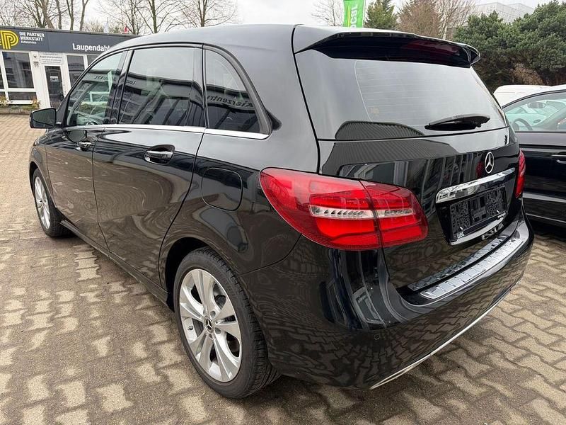 Gebraucht Mercedes B220 Style 184 PS (135 kW) 2018 Schwarz Van / Kleinbus
