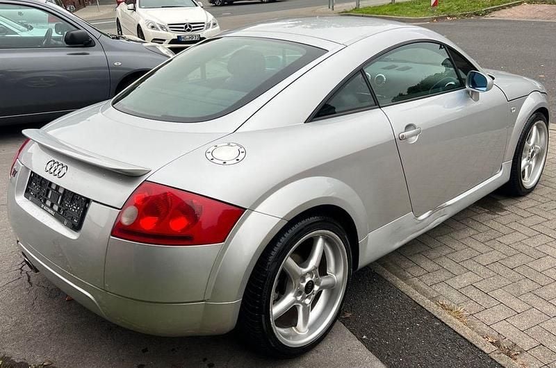 Gebraucht Audi TT Sport 179 PS (131 kW) 1999 Silbersee/lichtsilber Coupé