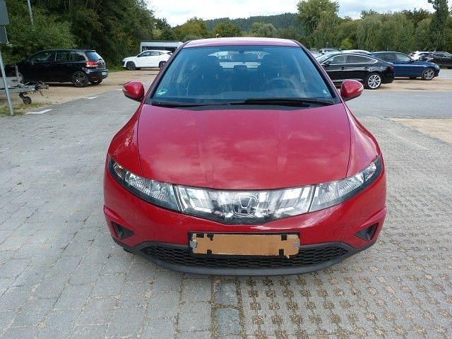 Rot Gebraucht 2008 Honda Civic Limousine | 4.600 € (Etwas zu teuer) - Bild 1/4