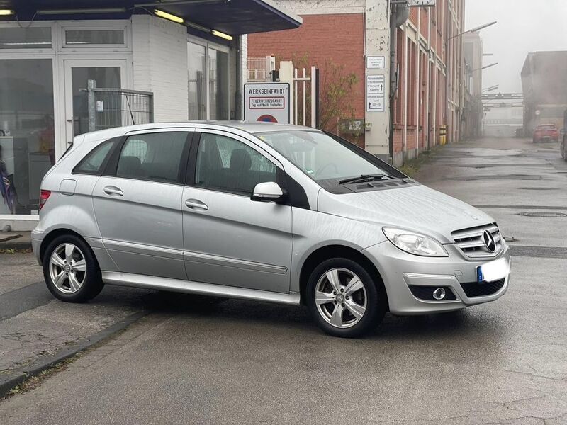 Gebraucht Mercedes B200 140 PS (102 kW) 2010 Polarsilber  metalliclack Van / Kleinbus