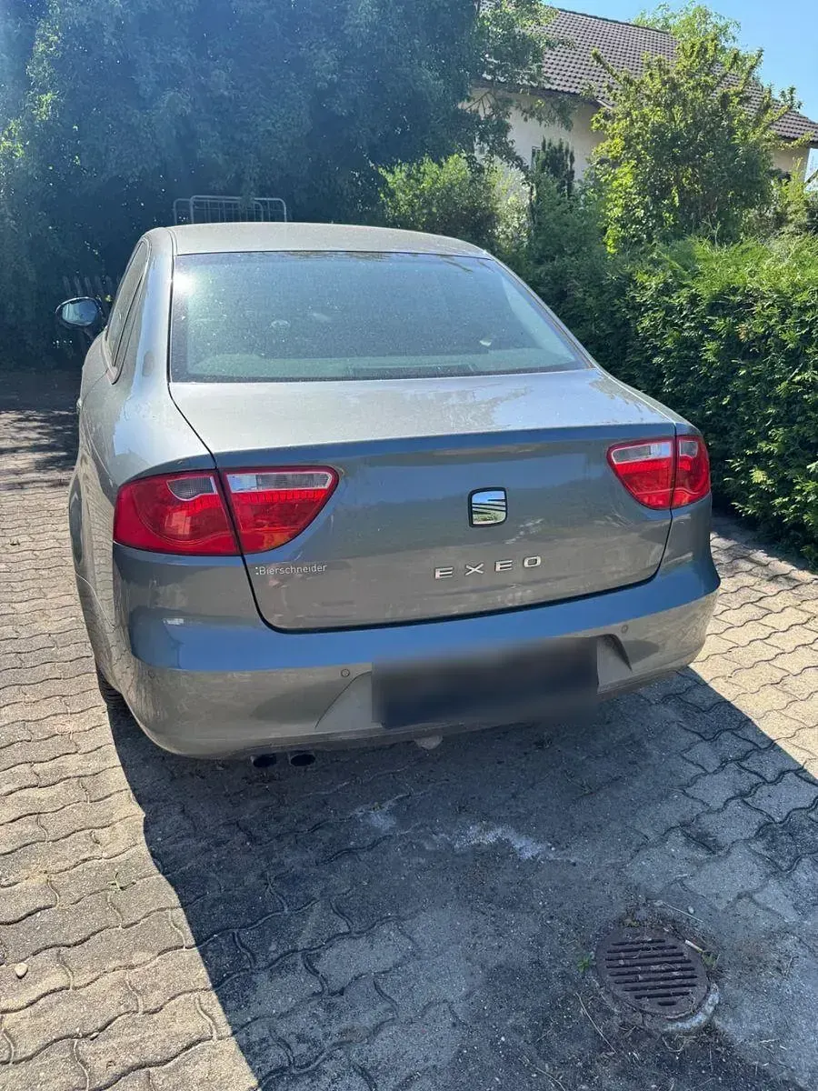 Gebraucht Seat Exeo Style 120 PS (88 kW) 2012 Grau Limousine
