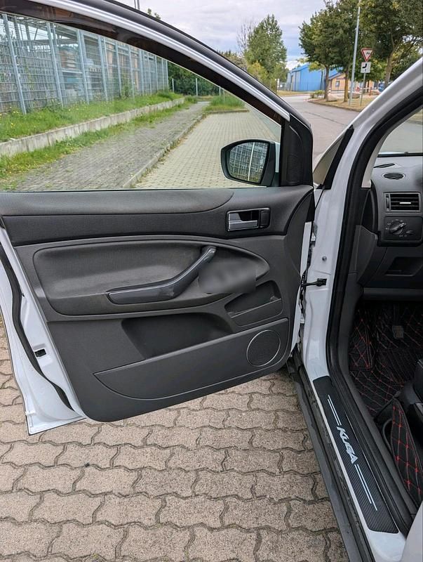 Gebraucht Ford Kuga 143 PS (105 kW) 2011 Weiß SUV