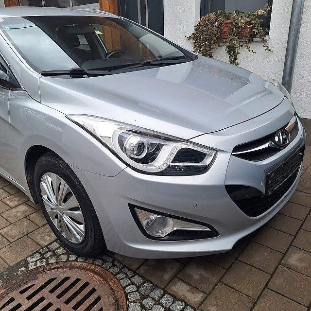 Gebraucht Hyundai i40 Style 116 PS (85 kW) 2012 Silber Kombi