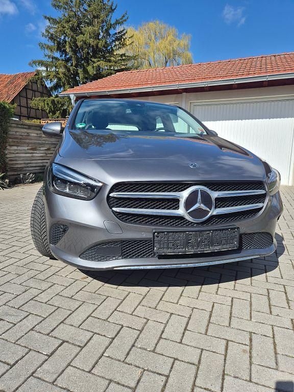 Gebraucht Mercedes B200 163 PS (119 kW) 2019 Grau Van / Kleinbus