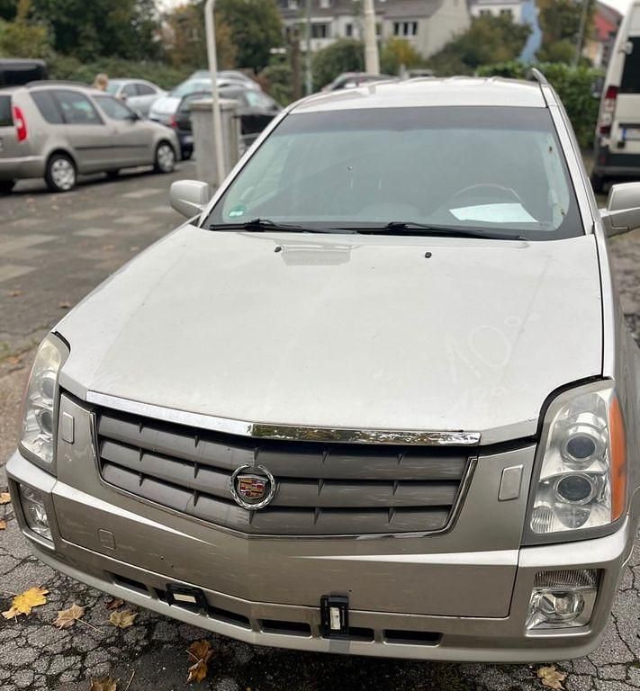Silber Gebraucht 2010 Cadillac SRX SUV | 6.390 € (Fairer Preis) - Bild 1/4