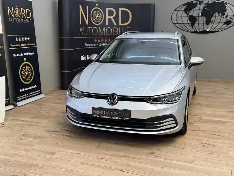 Gebraucht VW Golf VIII Life 150 PS (110 kW) 2023 Reflexsilber metallic (metallic) Kombi