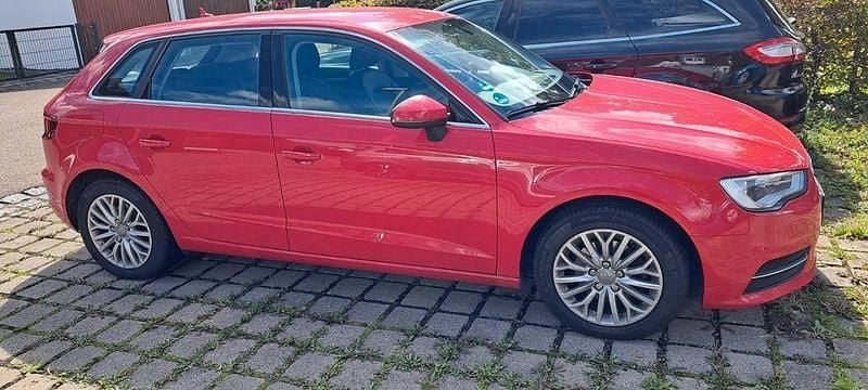 Gebraucht Audi A3 Ambiente 150 PS (110 kW) 2014 Rot Limousine
