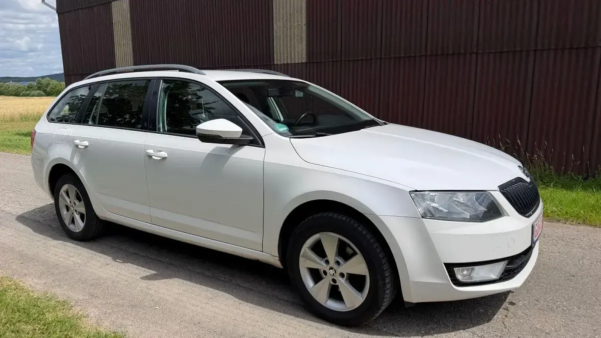 Gebraucht Skoda Octavia Elegance 150 PS (110 kW) 2014 Weiß Kombi