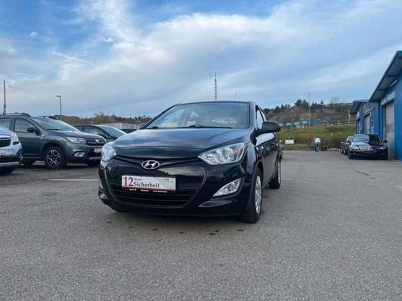 Schwarz Gebraucht 2012 Hyundai i20 Classic Limousine | 4.950 € (Fairer Preis) - Bild 1/4