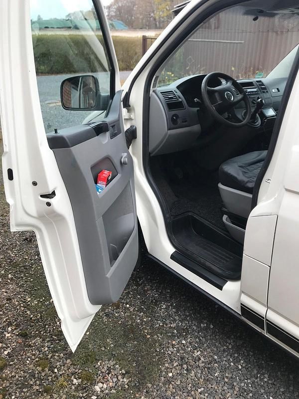 Second-hand VW T5 102 CP (75 kW) 2006 Alb Van