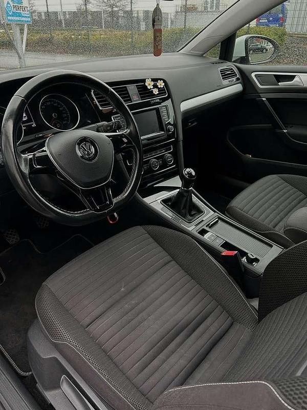 Gebraucht VW Golf VII Comfortline 140 PS (102 kW) 2014 Weiß Limousine