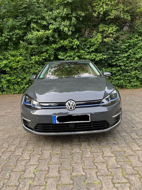 Grau Gebraucht 2020 VW e-Golf Kleinwagen | 17.000 € (Fairer Preis) - Bild 1/4