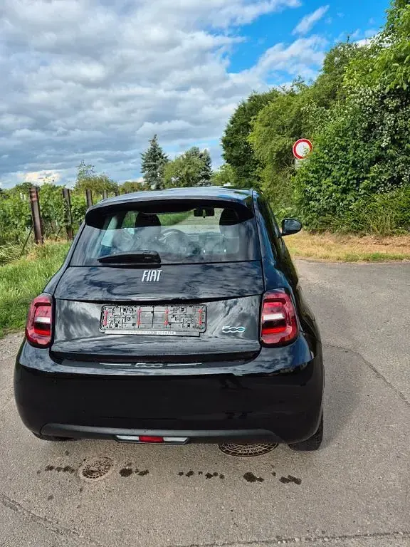 Gebraucht Fiat 500e Action 69 kW (95 PS) 2022 Schwarz Limousine