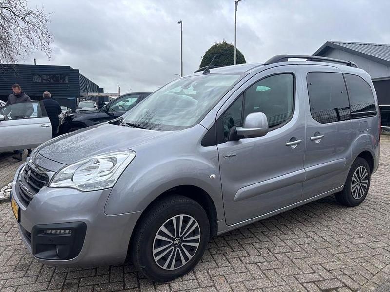 Gebraucht Peugeot Partner Tepee Allure 49 kW (67 PS) 2018 Grau Van / Kleinbus