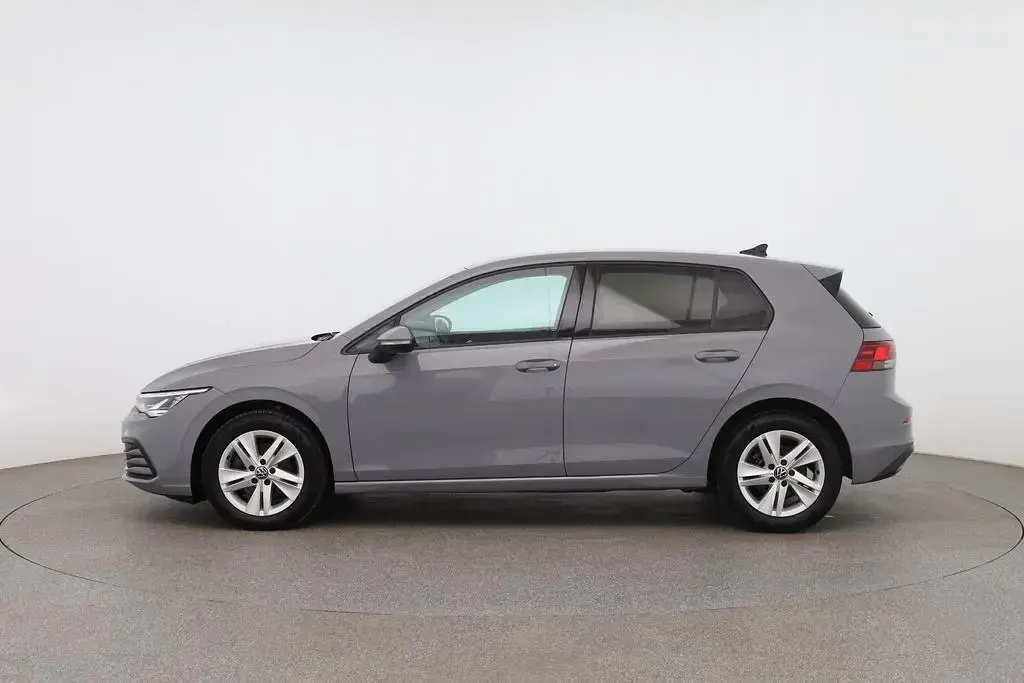 Używany VW Golf VIII 90 KM (66 kW) 2020 Szary Sedan/Limuzyna