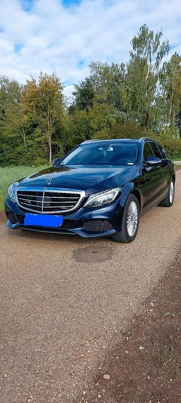 Blau Gebraucht 2018 Mercedes C250 Limousine | 18.500 € (Guter Preis) - Bild 1/4