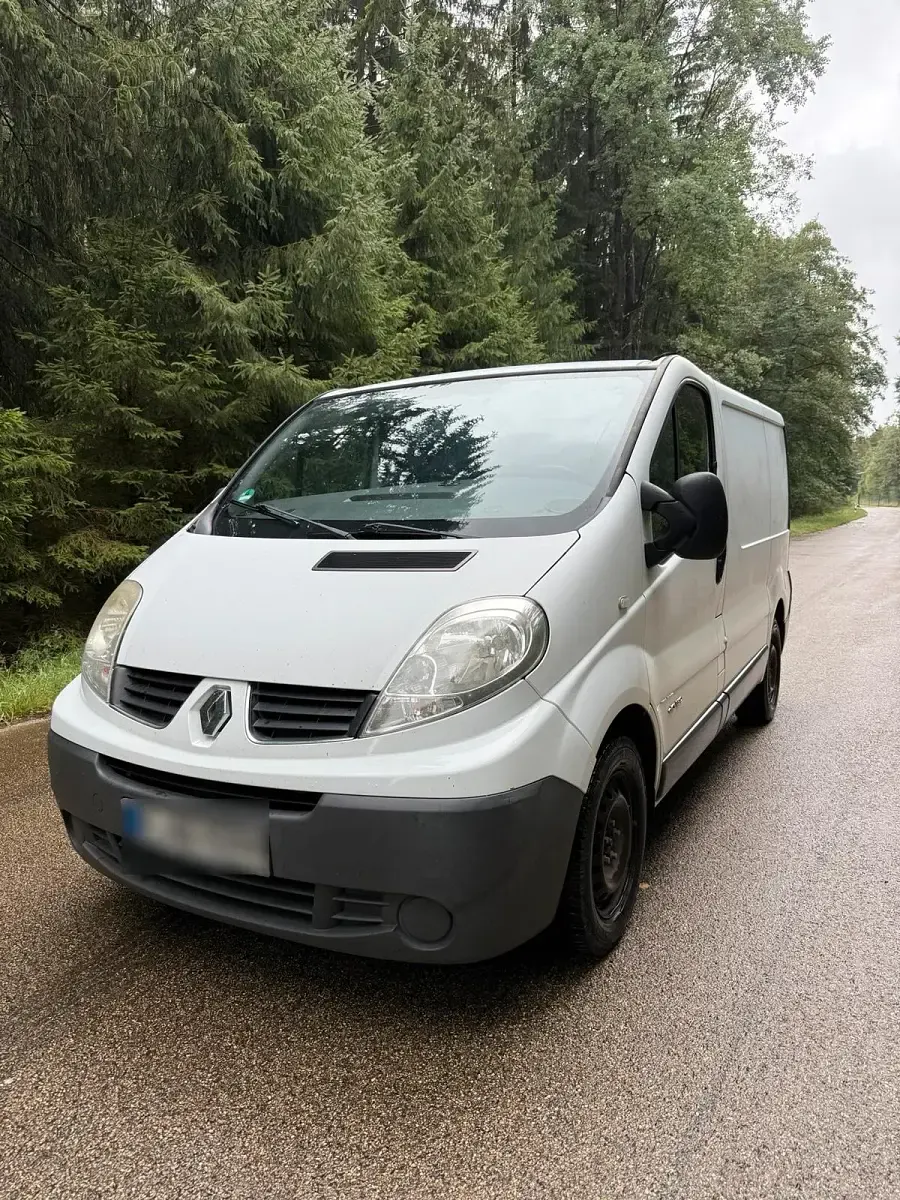 Second-hand Renault Trafic 145 CP (106 kW) 2007 Alb Monovolum