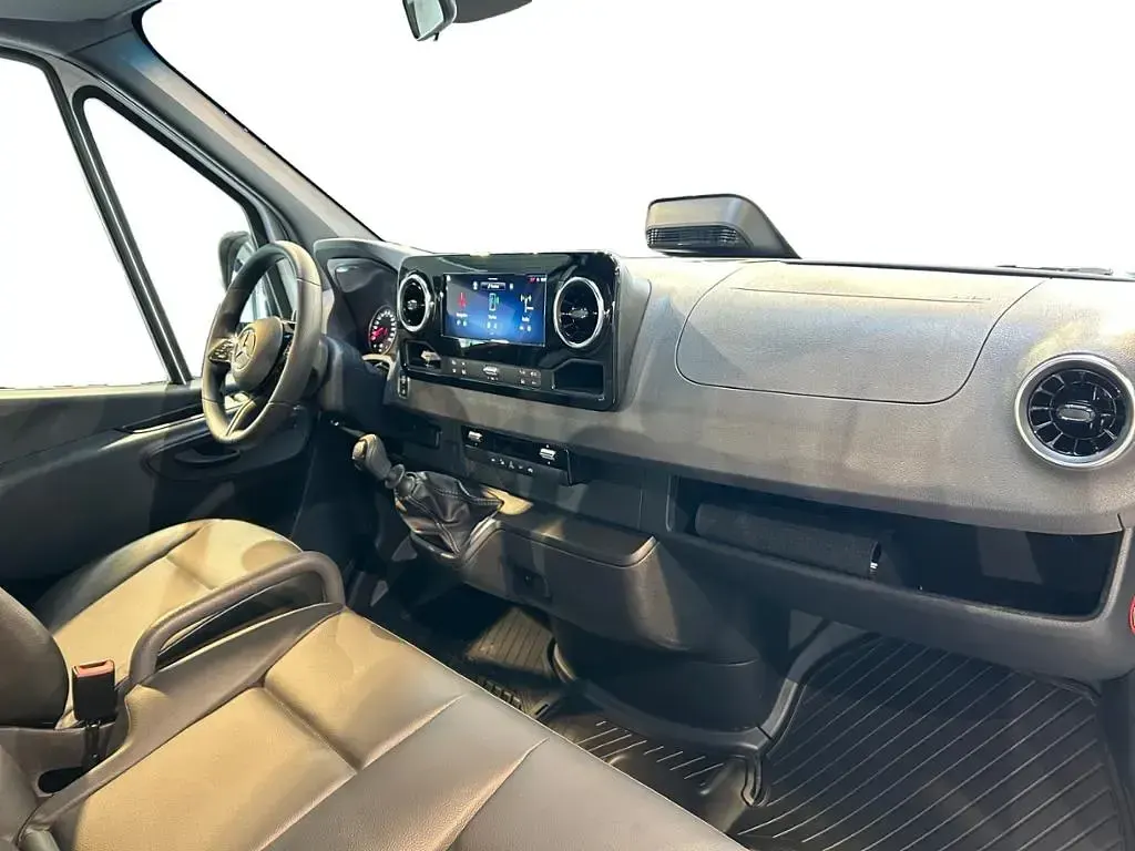 Gebraucht Mercedes Sprinter 170 PS (125 kW) 2025 Arktikweiss Van
