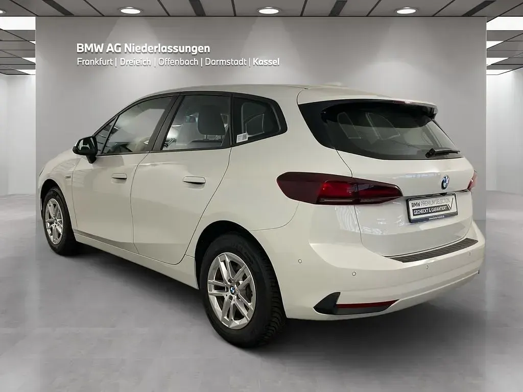 Gebraucht BMW 220 Active Tourer 156 PS (114 kW) 2023 Weiß Van / Kleinbus