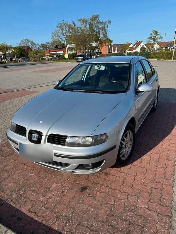 Usata Seat Leon 105 CV (77 kW) 2003 Argento Utilitaria
