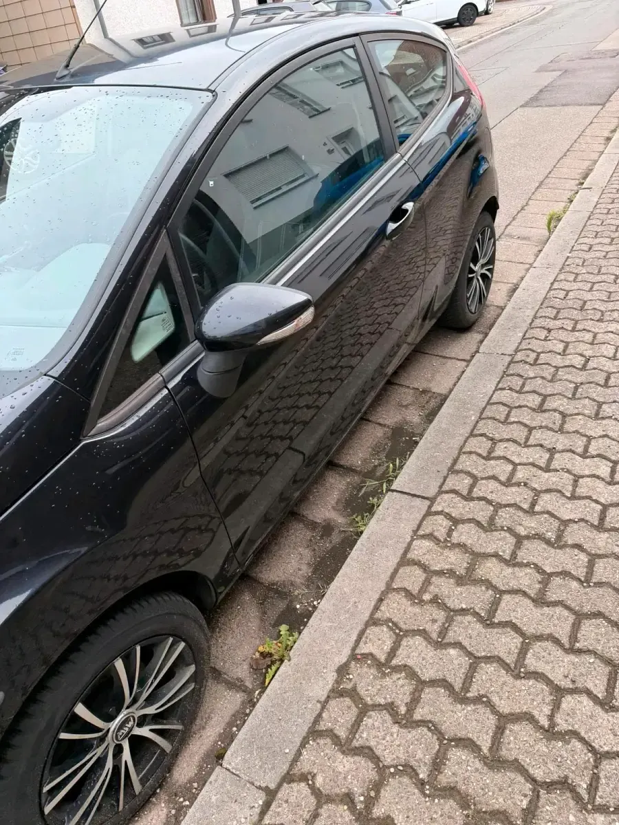 Gebraucht Ford Fiesta 60 PS (44 kW) 2010 Schwarz Kleinwagen