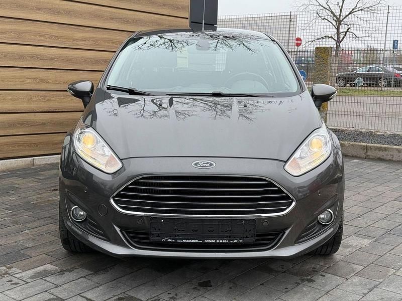 Gebraucht Ford Fiesta Titanium 101 PS (74 kW) 2016 Grau Limousine