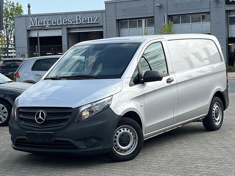 Silber Gebraucht 2021 Mercedes Vito Van / Kleinbus | 15.980 € (Superpreis) - Bild 1/4