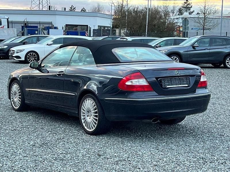 Gebraucht Mercedes CLK200 Elegance 184 PS (135 kW) 2009 Schwarz Cabrio