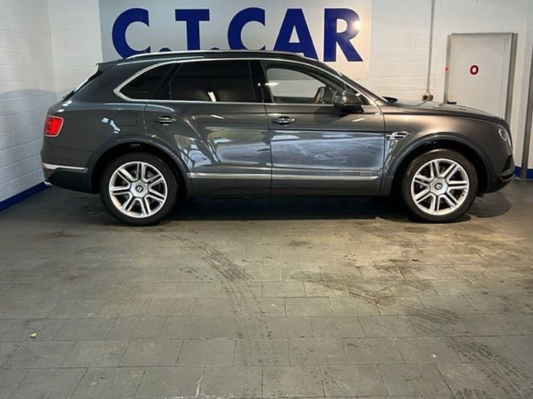 Gebraucht Bentley Bentayga Mulliner 435 PS (319 kW) 2018 Grün SUV