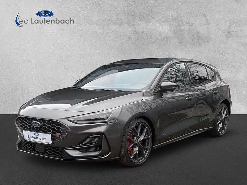 Magneticgrau (metallic) Gebraucht 2024 Ford Focus ST Limousine | 35.900 € (Fairer Preis) - Bild 1/4