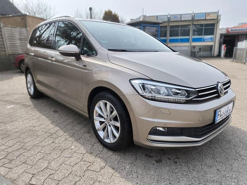 Gebraucht VW Touran 116 PS (85 kW) 2018 Gold Van / Kleinbus