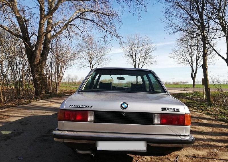 Gebraucht BMW 320 Basis 109 PS (80 kW) 1977 Grau Coupé