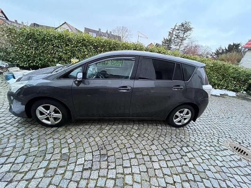 Gebraucht Toyota Verso Skyview Edition 150 PS (110 kW) 2015 Grau Van / Kleinbus