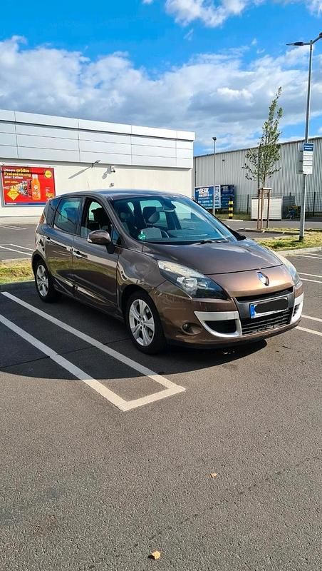 Braun Gebraucht 2011 Renault Scénic III Dynamique Van / Kleinbus | 3.999 € (Superpreis) - Bild 1/4