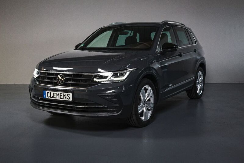 Grau Gebraucht 2023 VW Tiguan Move SUV | 34.950 € (Teuer) - Bild 1/4
