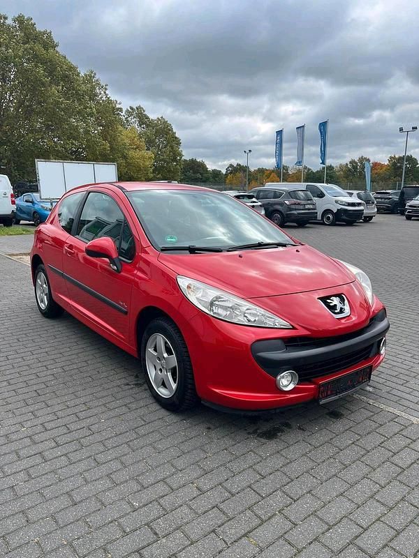 Gebraucht Peugeot 207 75 PS (55 kW) 2009 Rot Kleinwagen