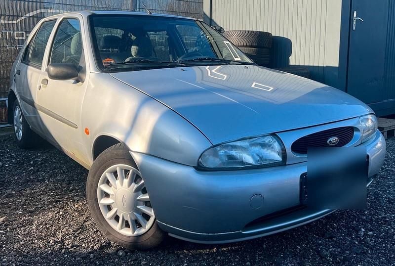 Silber Gebraucht 1999 Ford Fiesta Style Kleinwagen | 400 € (Superpreis) - Bild 1/4