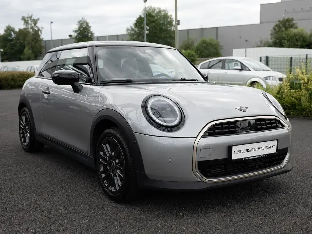 Gebraucht Mini Cooper Favoured 114 kW (156 PS) 2025 Grau Kleinwagen