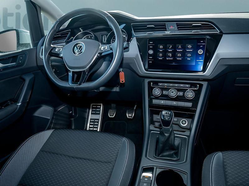 Gebraucht VW Touran 150 PS (110 kW) 2022 Silber Van / Kleinbus